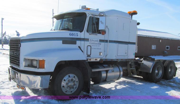 image for item L1840 1992 Mack CH613 semi truck