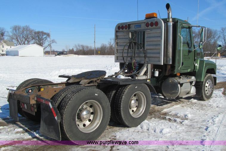 image for item L1841 2004 Mack CH613 semi truck