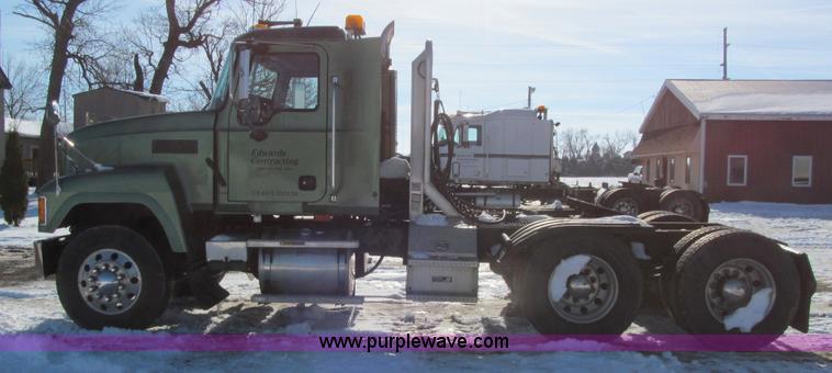 image for item L1841 2004 Mack CH613 semi truck