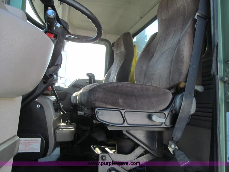 image for item L1841 2004 Mack CH613 semi truck