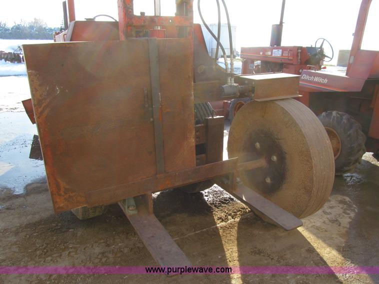 image for item L1844 1984 Ditch Witch 6510 trencher
