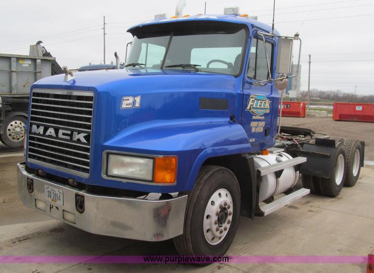image for item L1850 1999 Mack CH613 semi truck