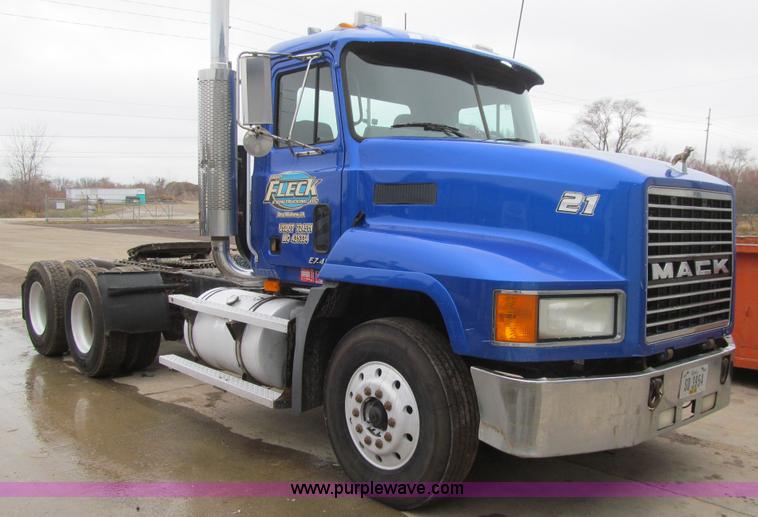 image for item L1850 1999 Mack CH613 semi truck