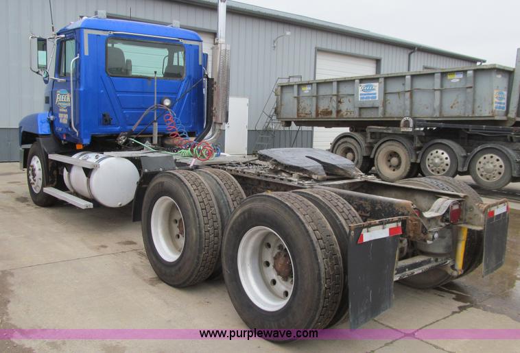 image for item L1850 1999 Mack CH613 semi truck