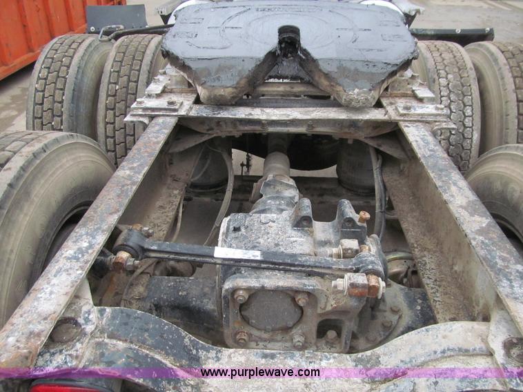 image for item L1850 1999 Mack CH613 semi truck