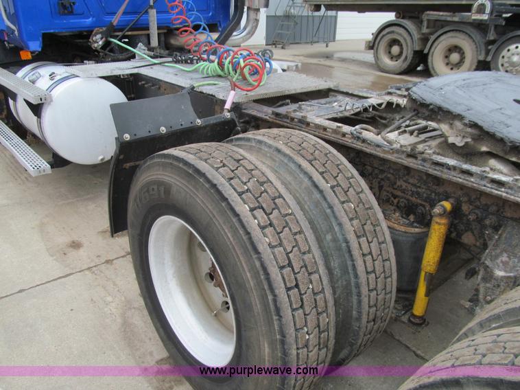 image for item L1850 1999 Mack CH613 semi truck