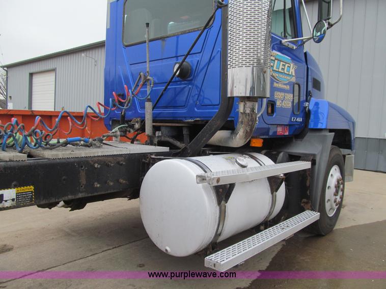 image for item L1850 1999 Mack CH613 semi truck