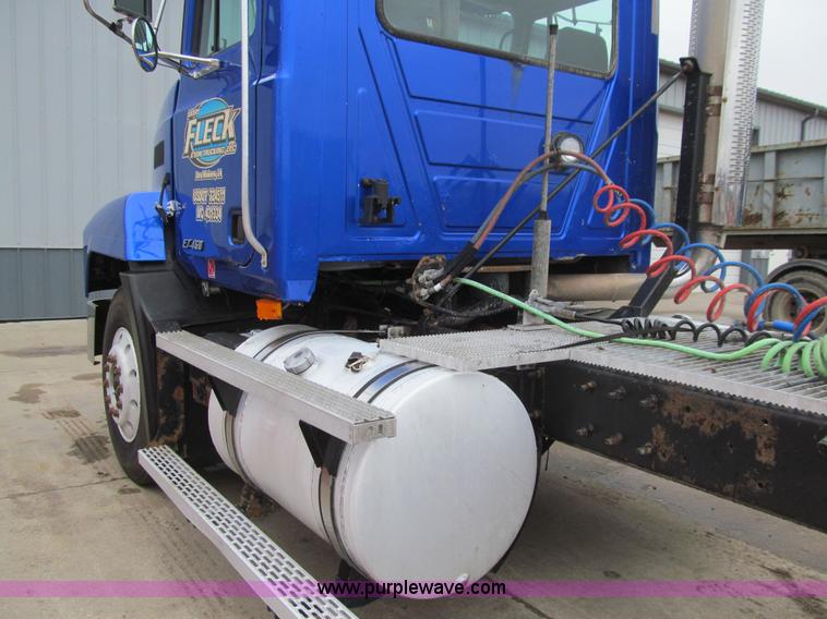 image for item L1850 1999 Mack CH613 semi truck