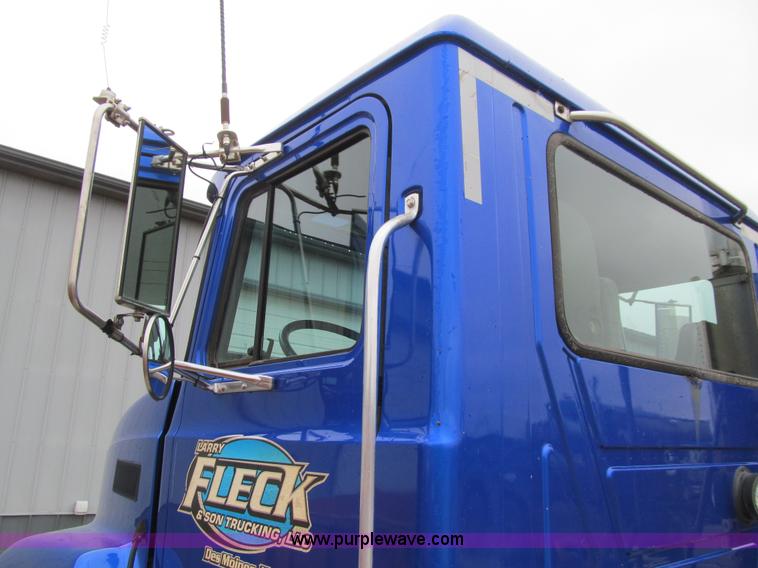 image for item L1850 1999 Mack CH613 semi truck