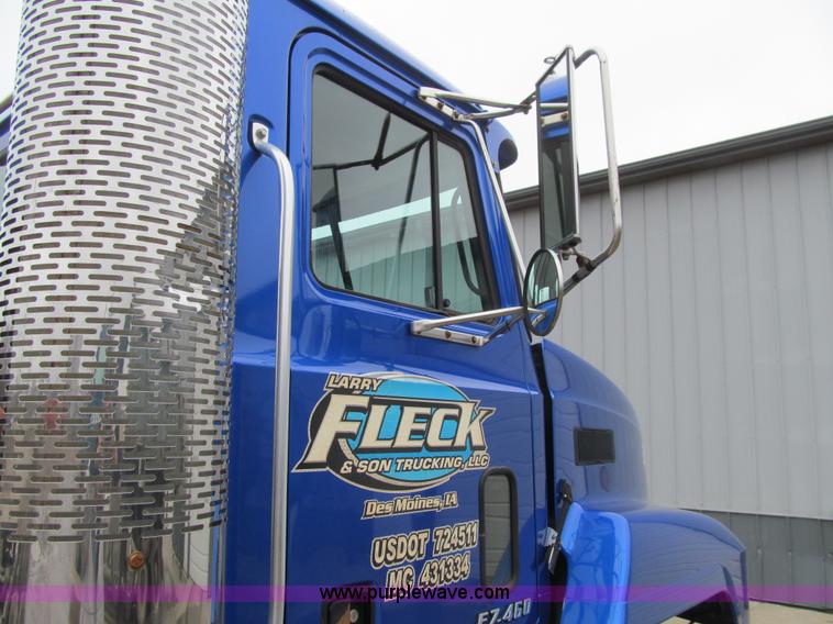 image for item L1850 1999 Mack CH613 semi truck