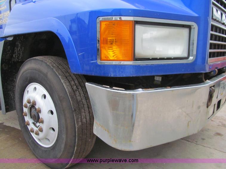 image for item L1850 1999 Mack CH613 semi truck