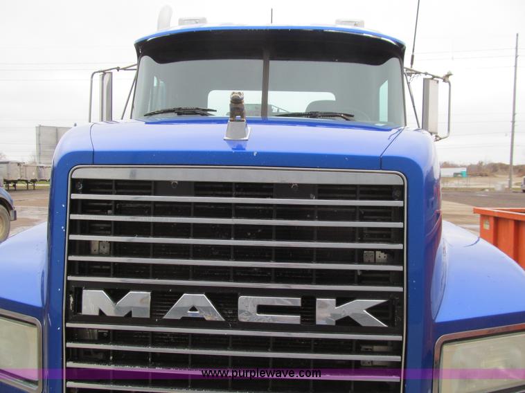 image for item L1850 1999 Mack CH613 semi truck