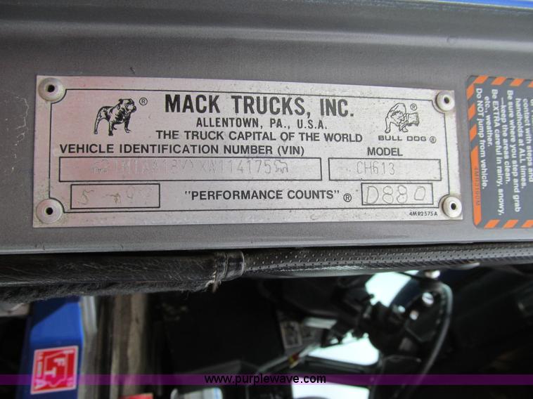 image for item L1850 1999 Mack CH613 semi truck