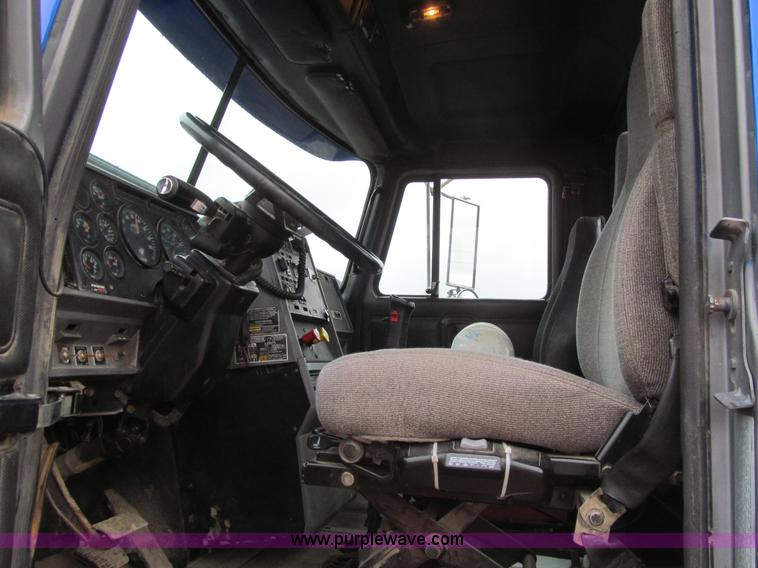 image for item L1850 1999 Mack CH613 semi truck