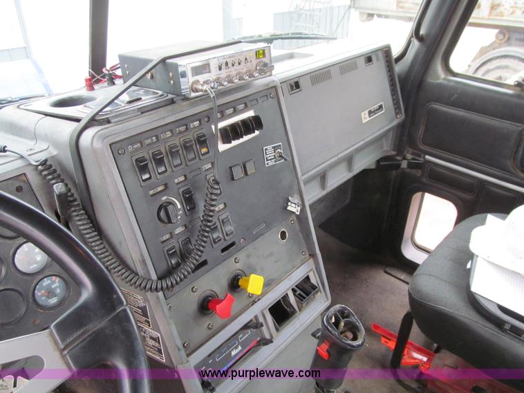 image for item L1850 1999 Mack CH613 semi truck