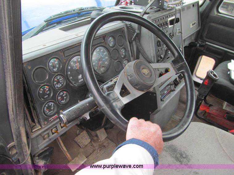 image for item L1850 1999 Mack CH613 semi truck