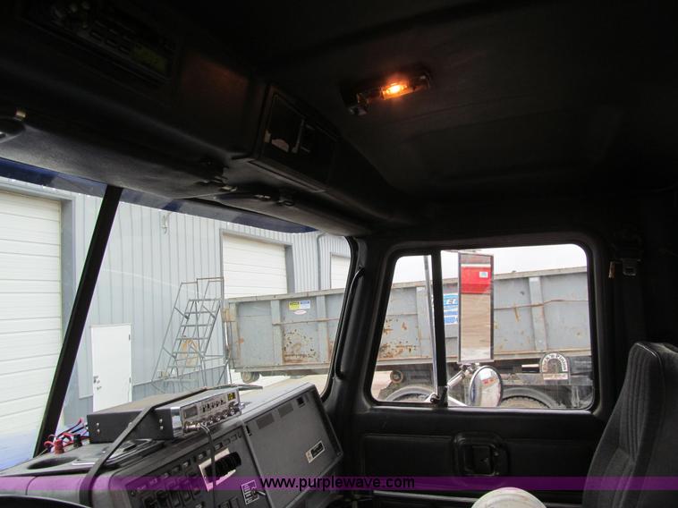 image for item L1850 1999 Mack CH613 semi truck