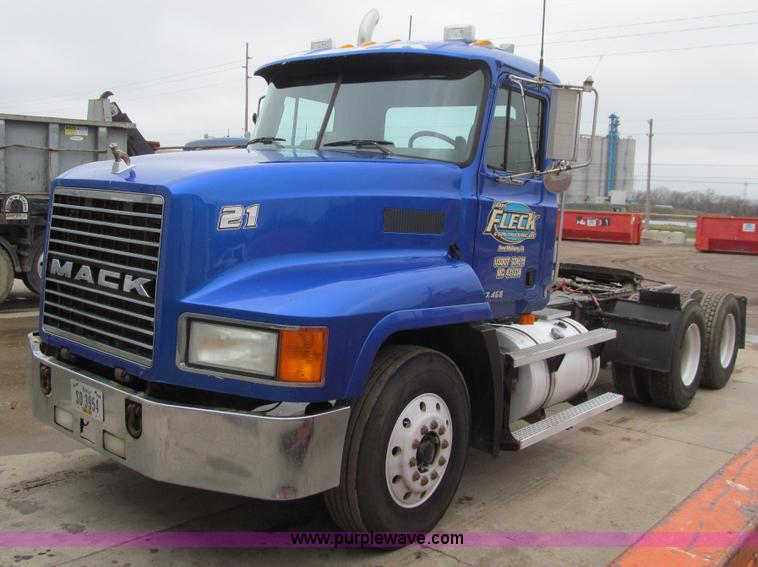 image for item L1850 1999 Mack CH613 semi truck