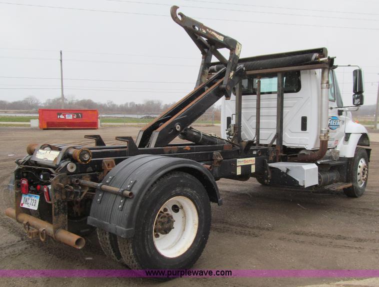 image for item L1854 2002 International 7300 hook truck