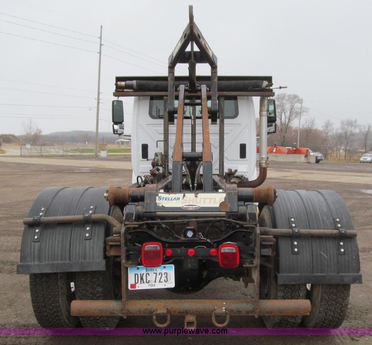 image for item L1854 2002 International 7300 hook truck