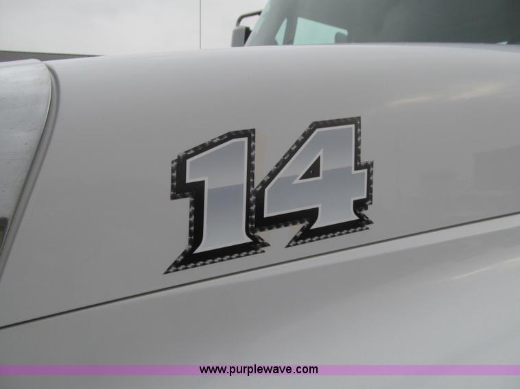 image for item L1854 2002 International 7300 hook truck