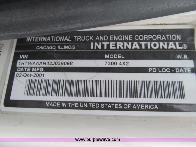 image for item L1854 2002 International 7300 hook truck