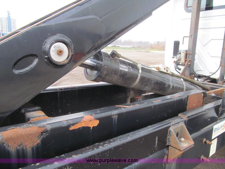 image for item L1854 2002 International 7300 hook truck