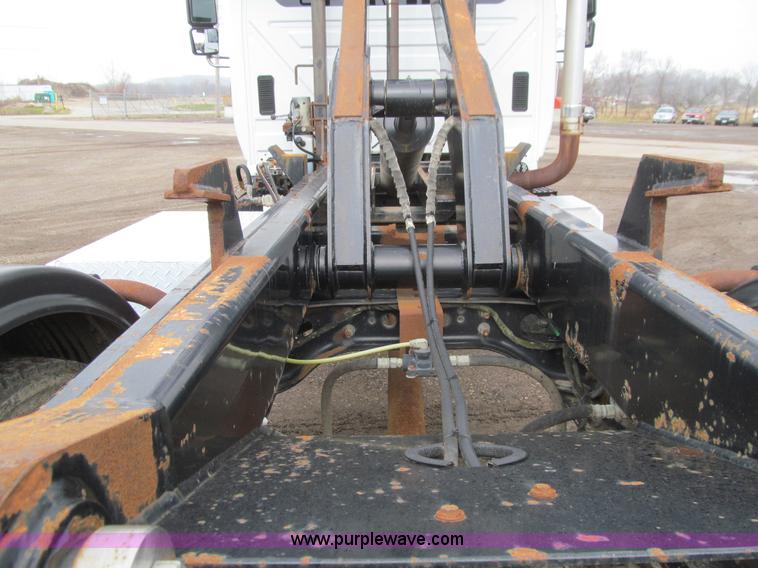 image for item L1854 2002 International 7300 hook truck