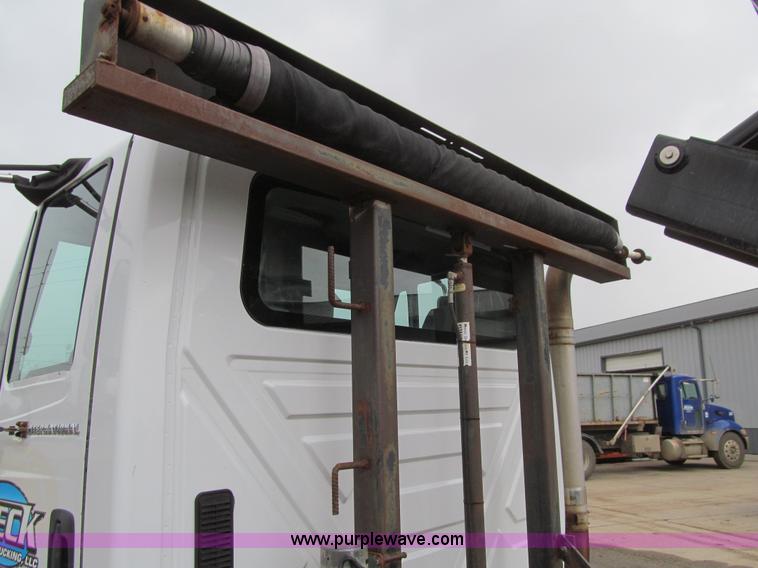 image for item L1854 2002 International 7300 hook truck