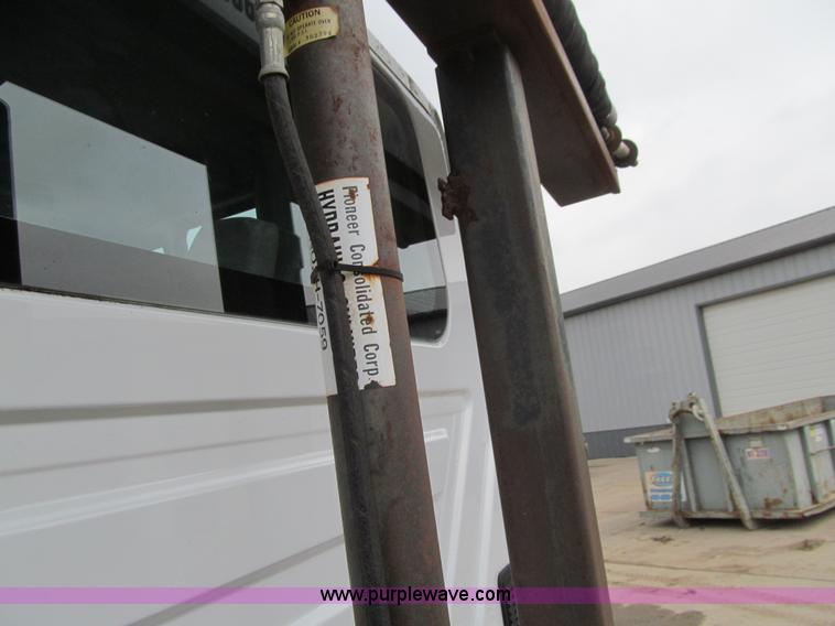 image for item L1854 2002 International 7300 hook truck