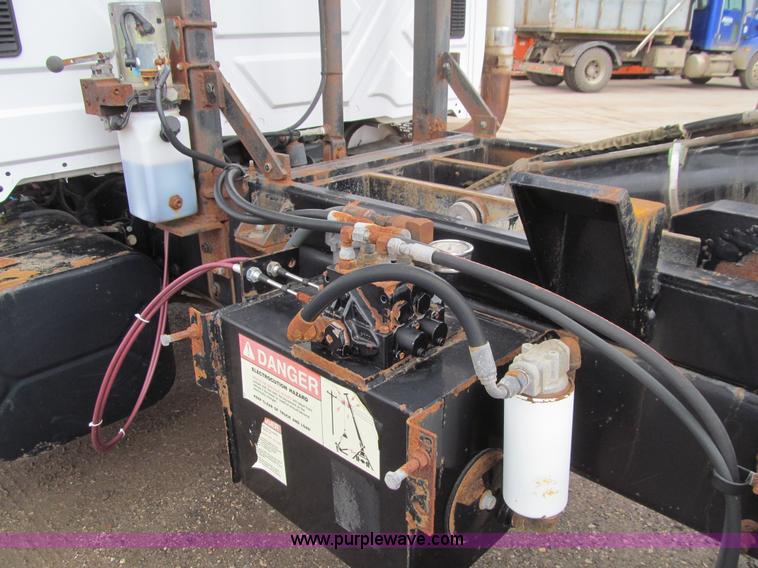 image for item L1854 2002 International 7300 hook truck