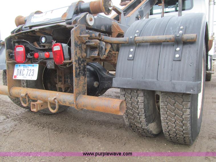 image for item L1854 2002 International 7300 hook truck