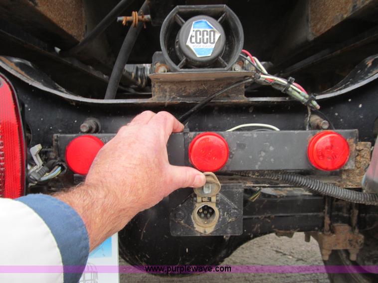 image for item L1854 2002 International 7300 hook truck