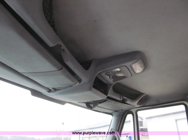 image for item L1854 2002 International 7300 hook truck