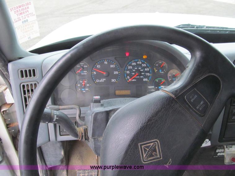 image for item L1854 2002 International 7300 hook truck