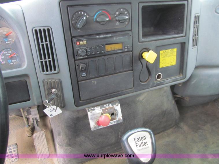 image for item L1854 2002 International 7300 hook truck