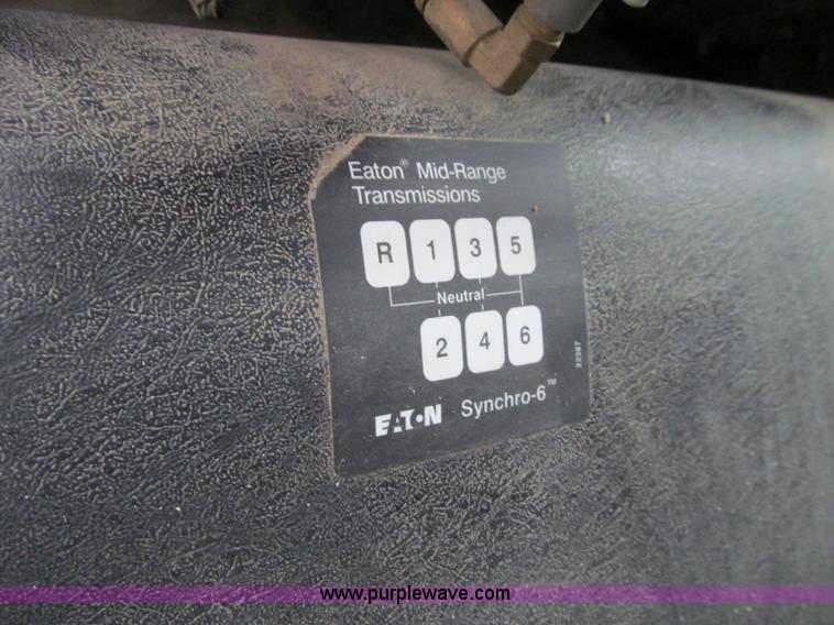 image for item L1854 2002 International 7300 hook truck