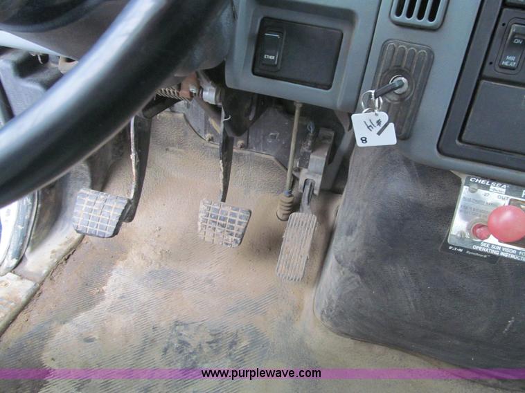 image for item L1854 2002 International 7300 hook truck