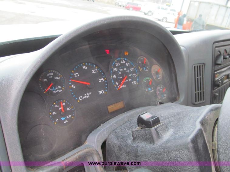 image for item L1854 2002 International 7300 hook truck