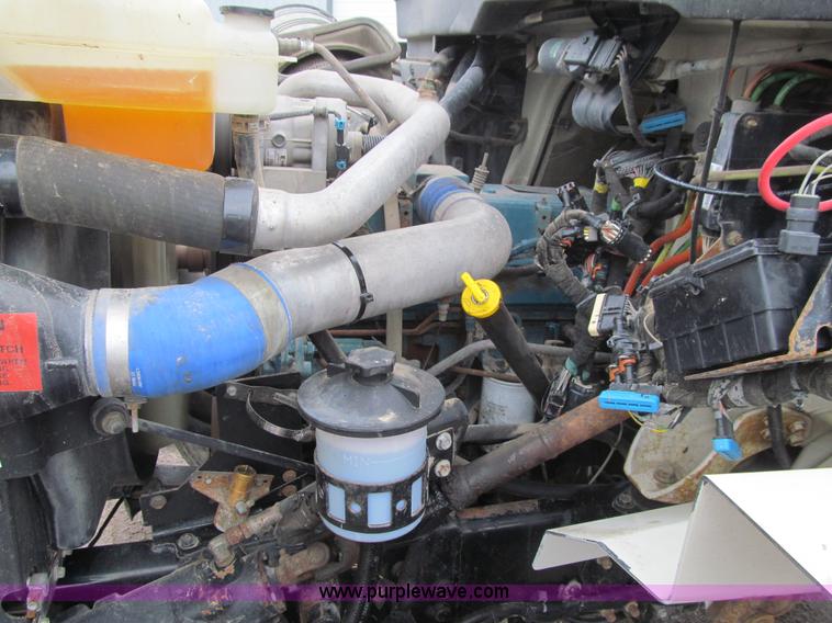 image for item L1854 2002 International 7300 hook truck