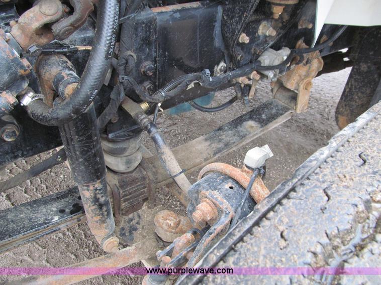 image for item L1854 2002 International 7300 hook truck