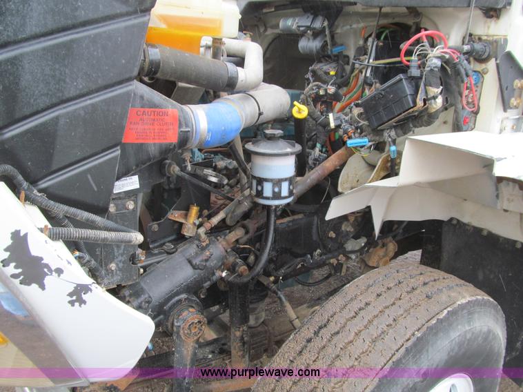 image for item L1854 2002 International 7300 hook truck