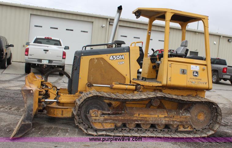 image for item L2363 2003 John Deere 450H dozer