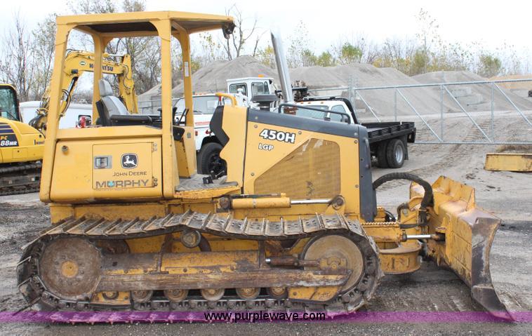 image for item L2363 2003 John Deere 450H dozer