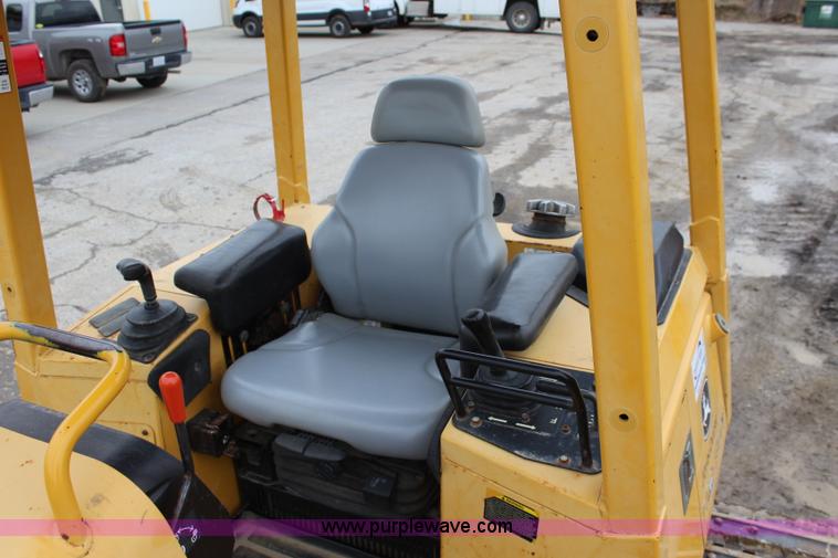 image for item L2363 2003 John Deere 450H dozer