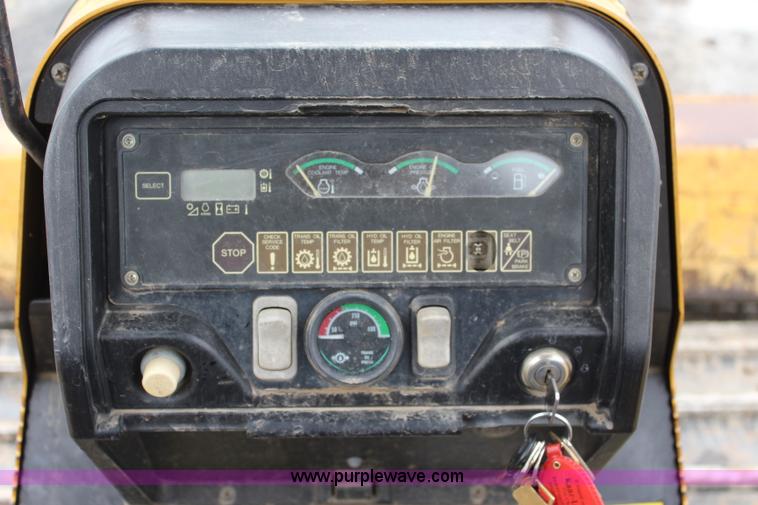 image for item L2363 2003 John Deere 450H dozer