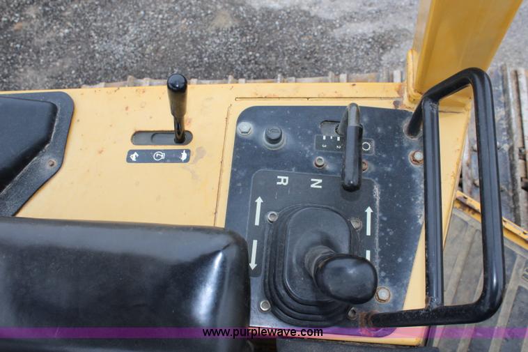 image for item L2363 2003 John Deere 450H dozer
