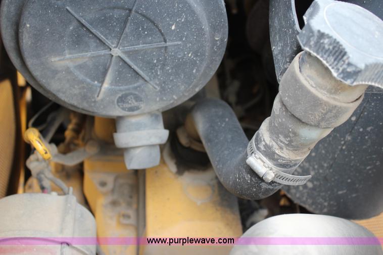 image for item L2363 2003 John Deere 450H dozer