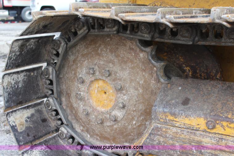 image for item L2363 2003 John Deere 450H dozer