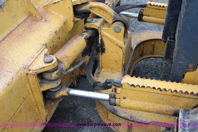 image for item L2363 2003 John Deere 450H dozer